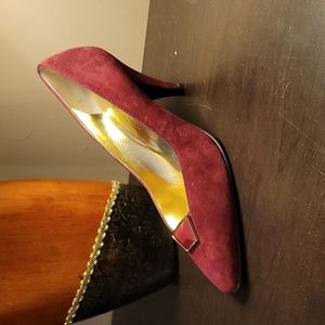 Bruno Magli Italian Burgundy Suede Heels SBruno Magli Italian Burgundy Size 8 AA